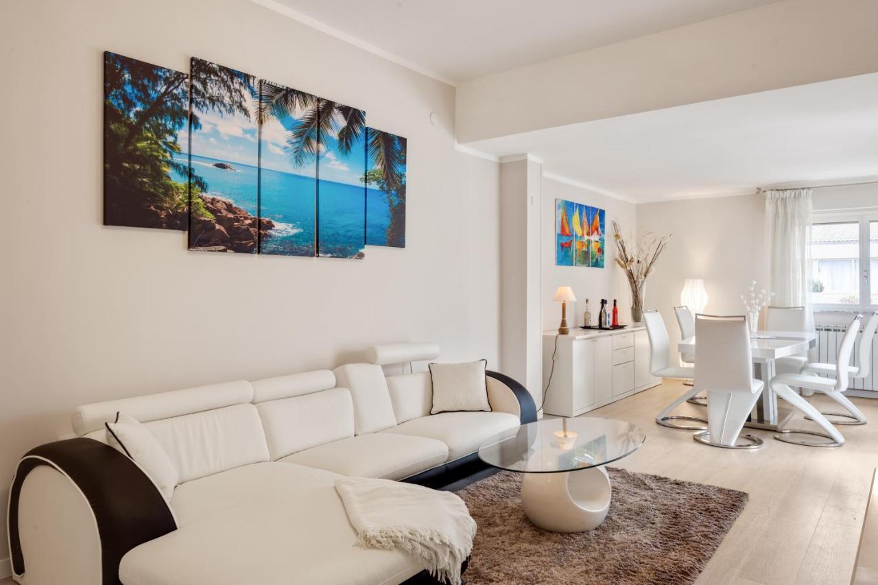 Luni Mare Bright Terrace Flat With Parking Lägenhet Marinella di Sarzana Exteriör bild